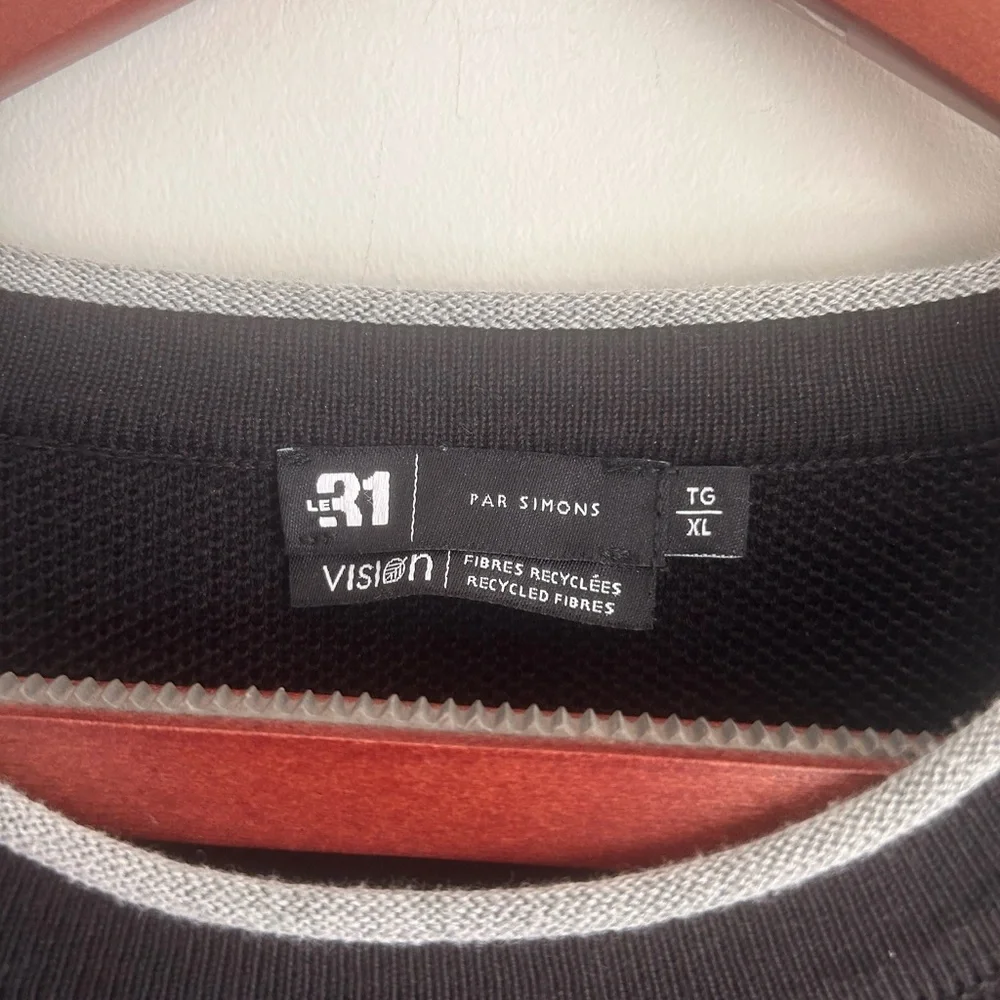 Simons Le 31 - Men's Black with Gray Trim Crewneck Sweater - Picture 5 of 9